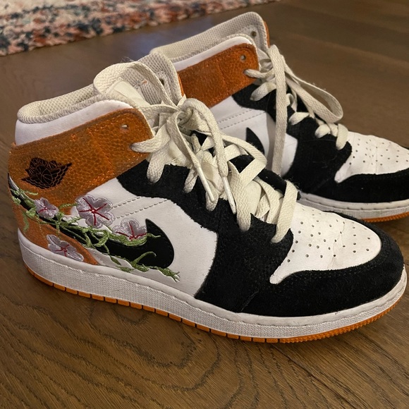 floral women jordans